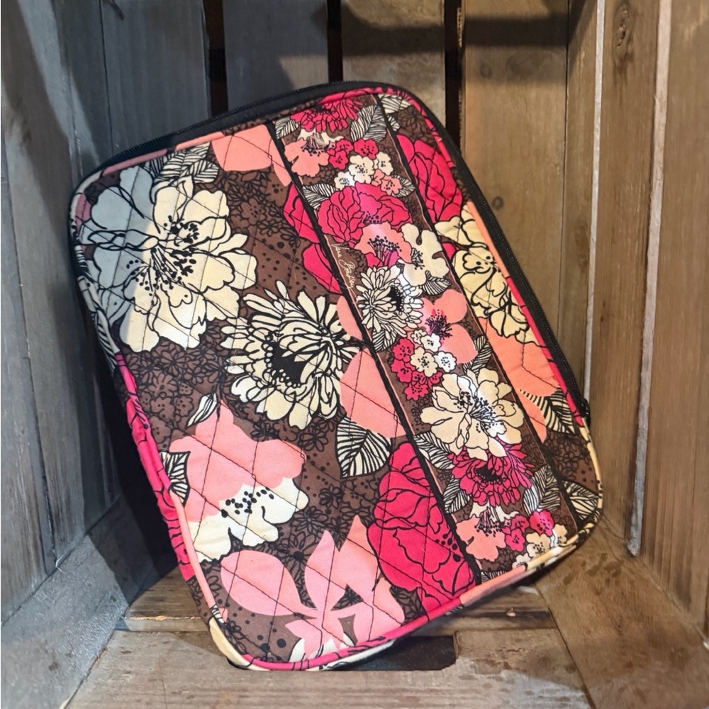 EUC Vera Bradley Mocha Rouge Tablet Sleeve